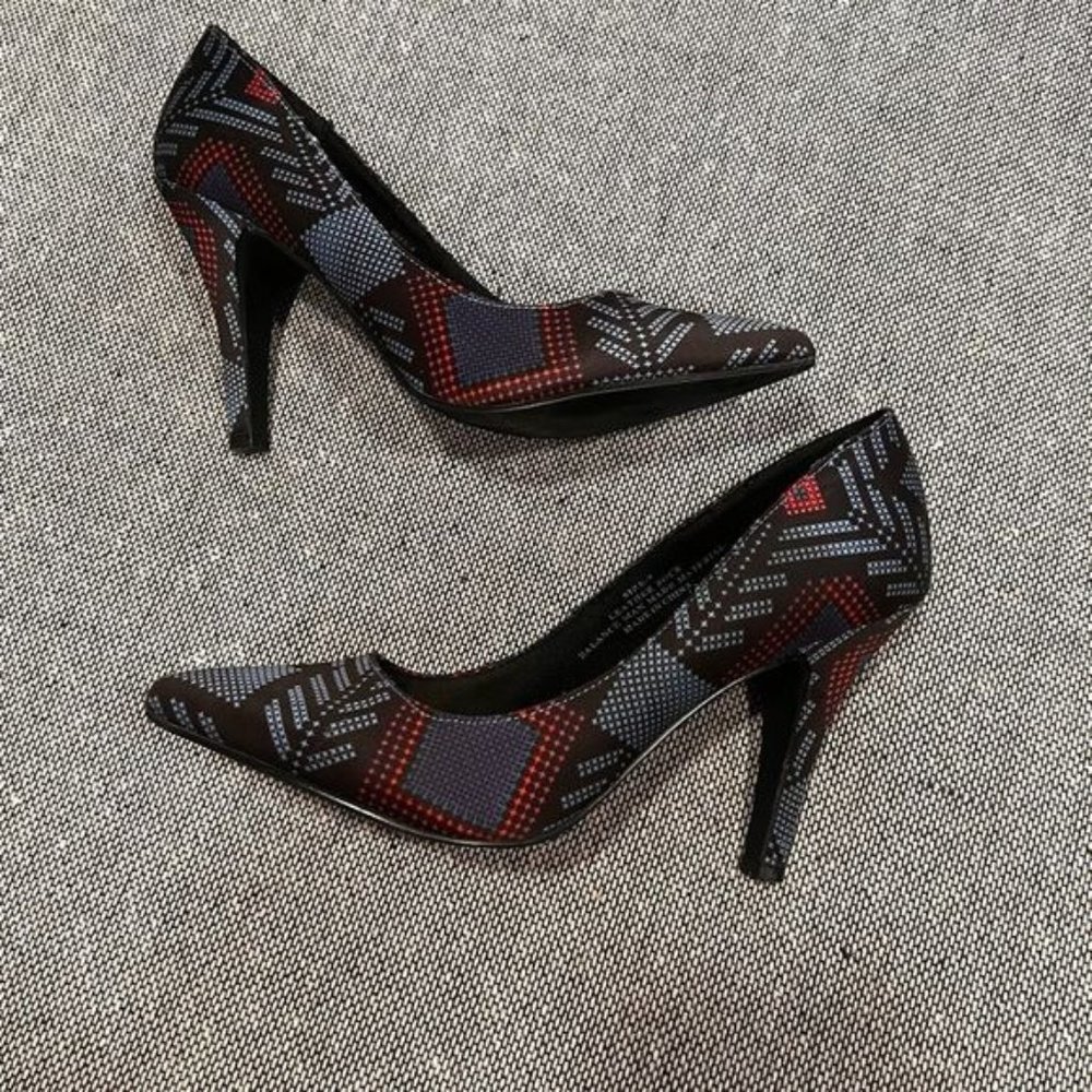 Restricted women print satin pumps size 9